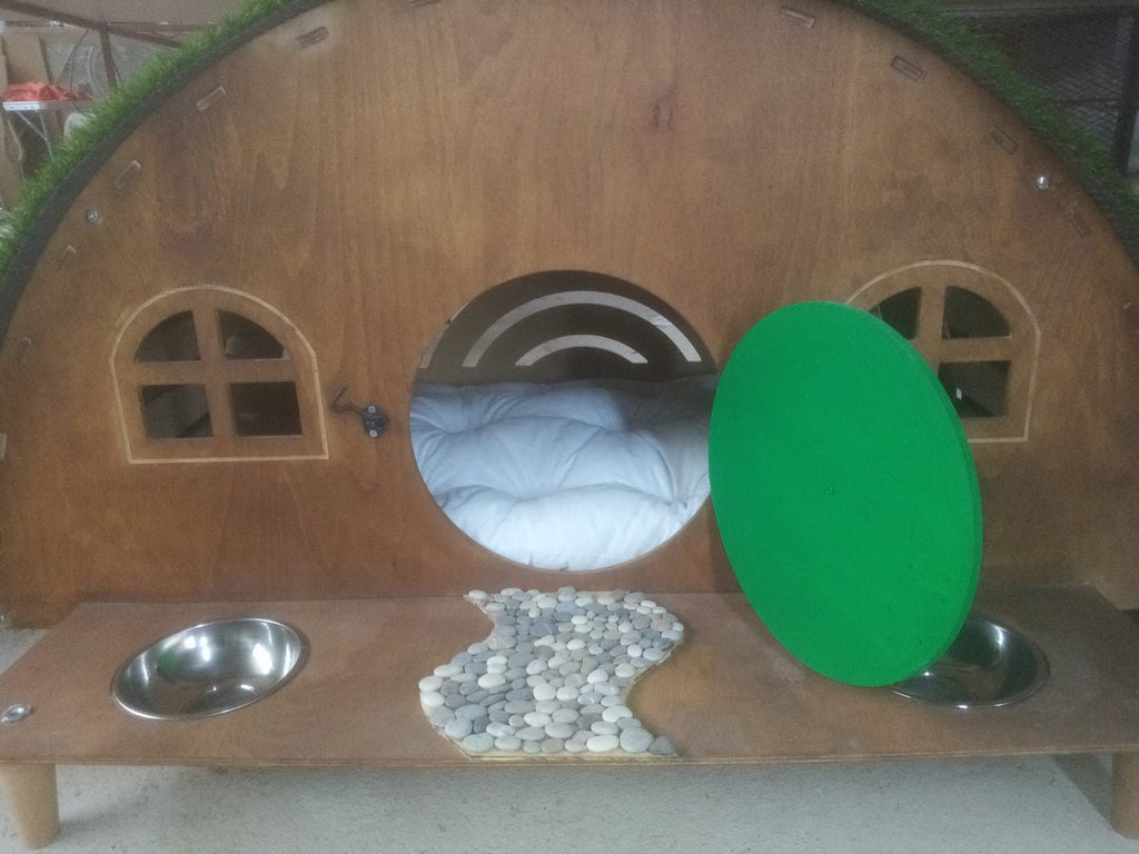 Handmade Hobbit Style Wooden Dog House with Double Bowl Feeder – Indoor Pet Furniture