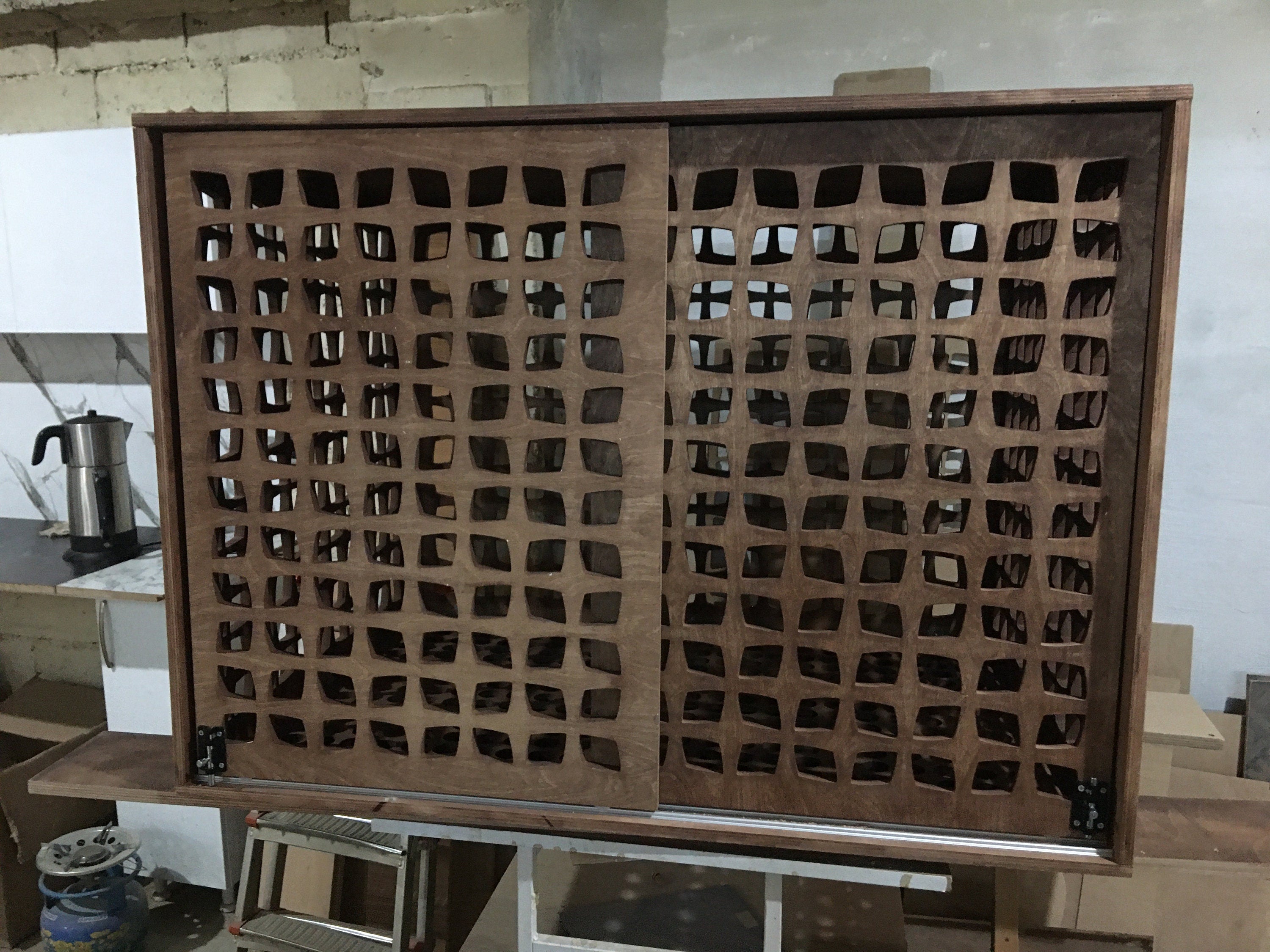 Modern Wooden Dog Crate with Sliding Door: Customizable Pet Furniture