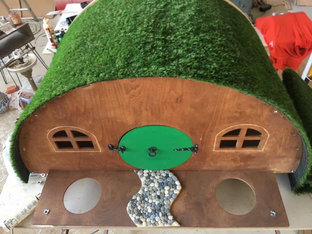 Handmade Hobbit Style Wooden Dog House with Double Bowl Feeder – Indoor Pet Furniture