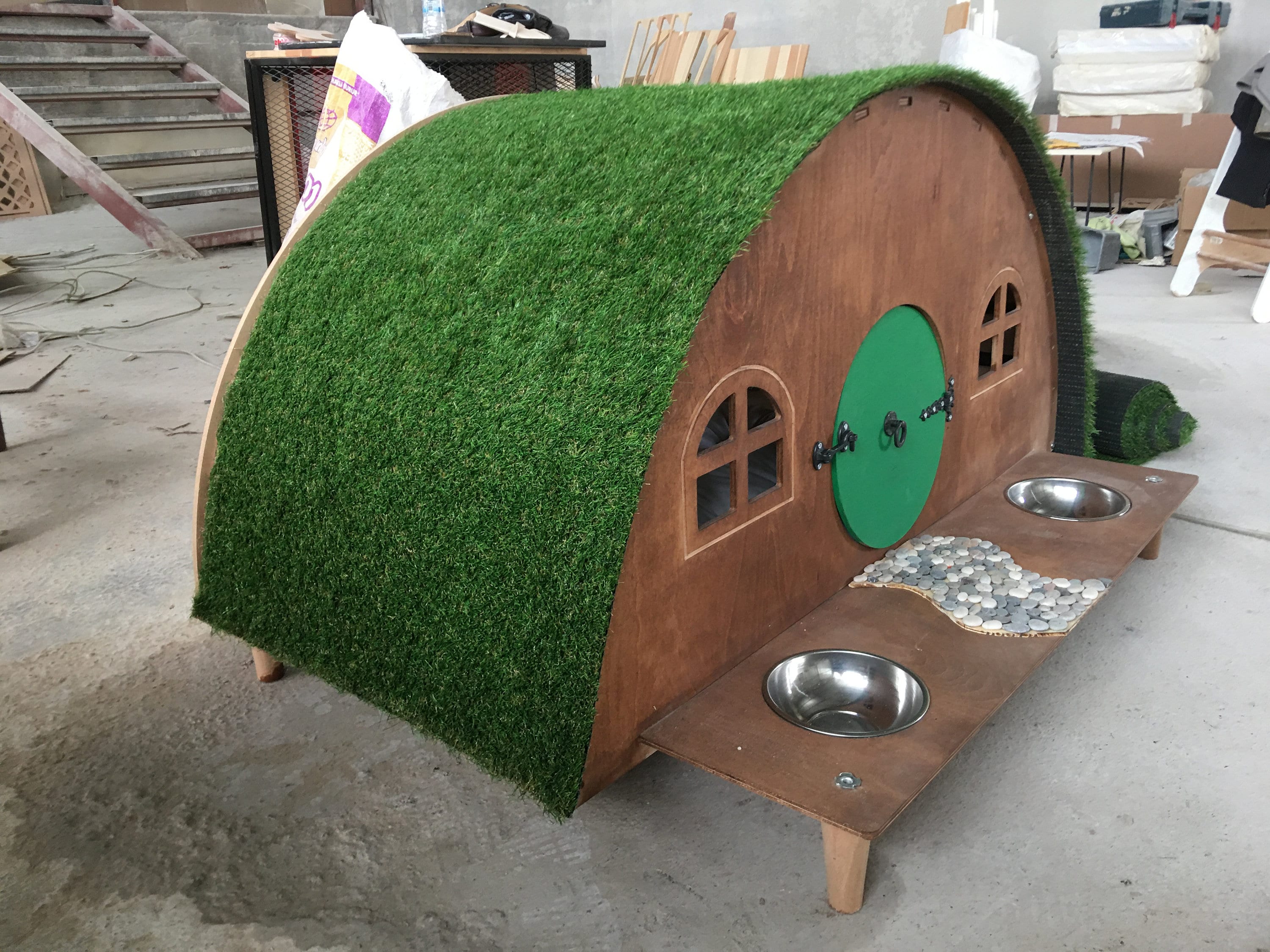 Handmade Hobbit Style Wooden Dog House with Double Bowl Feeder – Indoor Pet Furniture