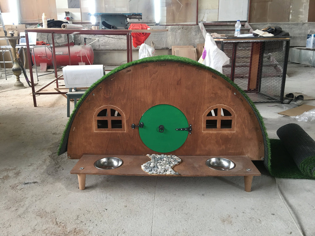 Handmade Hobbit Style Wooden Dog House with Double Bowl Feeder – Indoor Pet Furniture