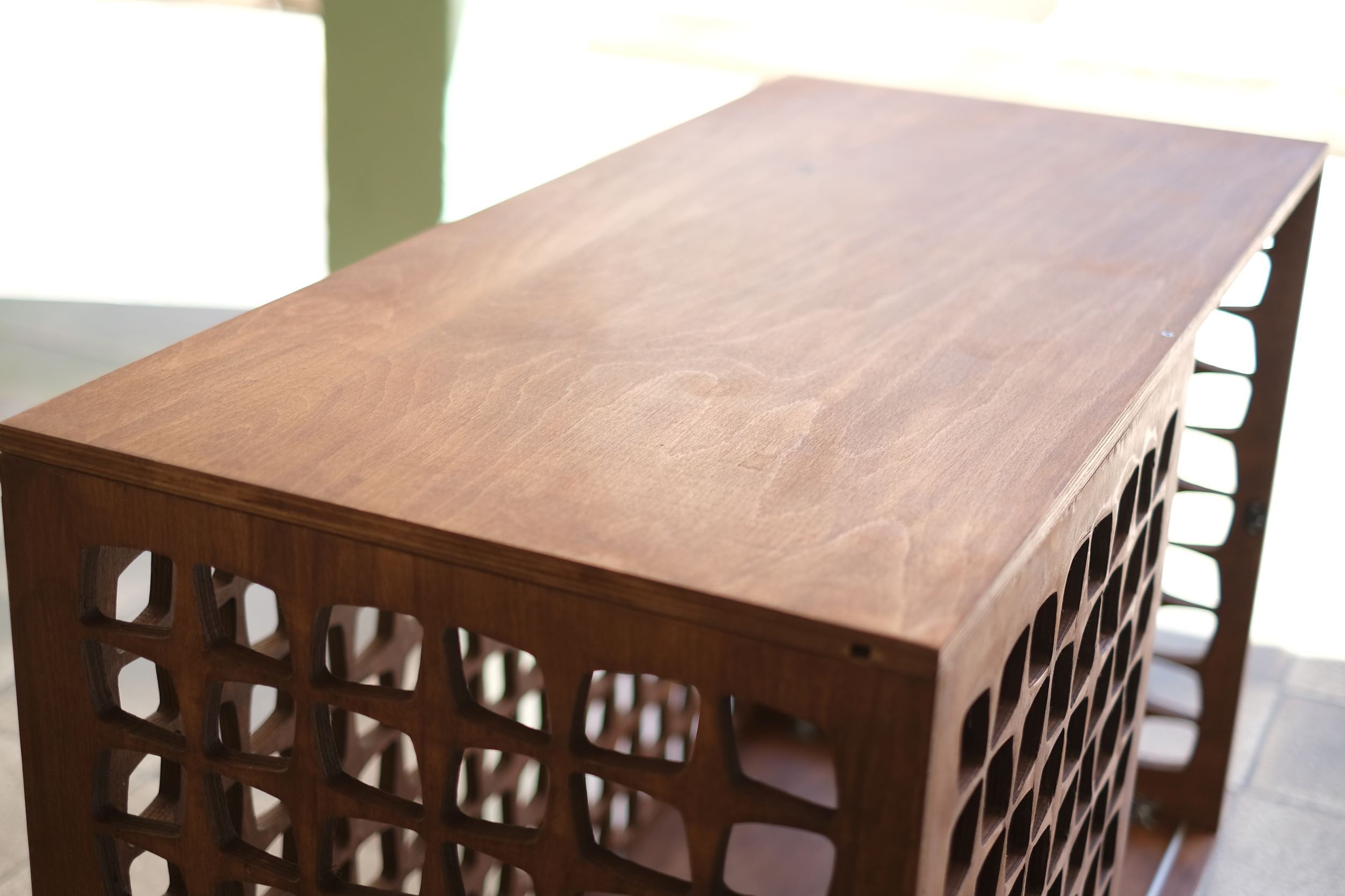 Modern Wooden Dog Crate with Sliding Door: Customizable Pet Furniture