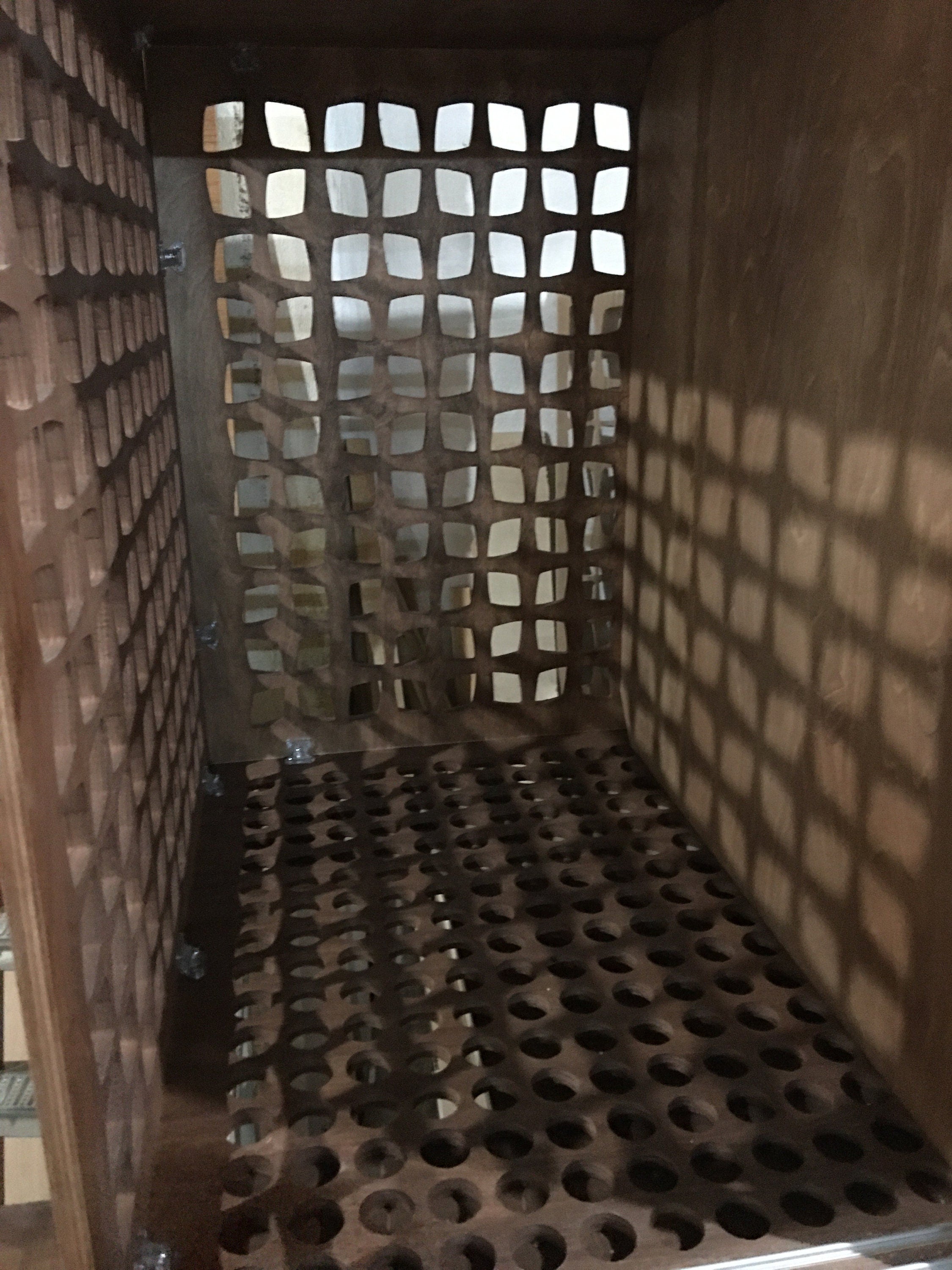 Modern Wooden Dog Crate with Sliding Door: Customizable Pet Furniture