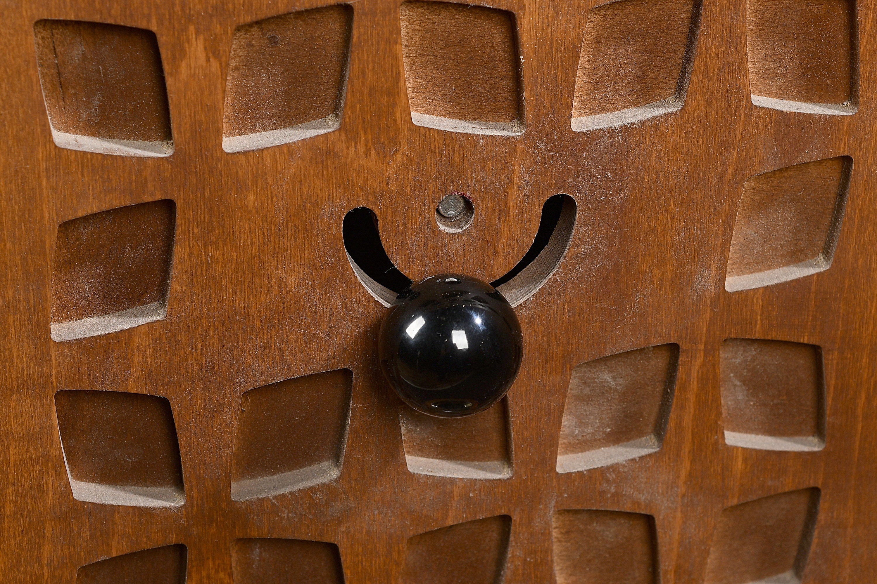 Manual Wooden Pet Food Dispenser with Stainless Steel Bowls – 5–8 kg Dry Food Capacity